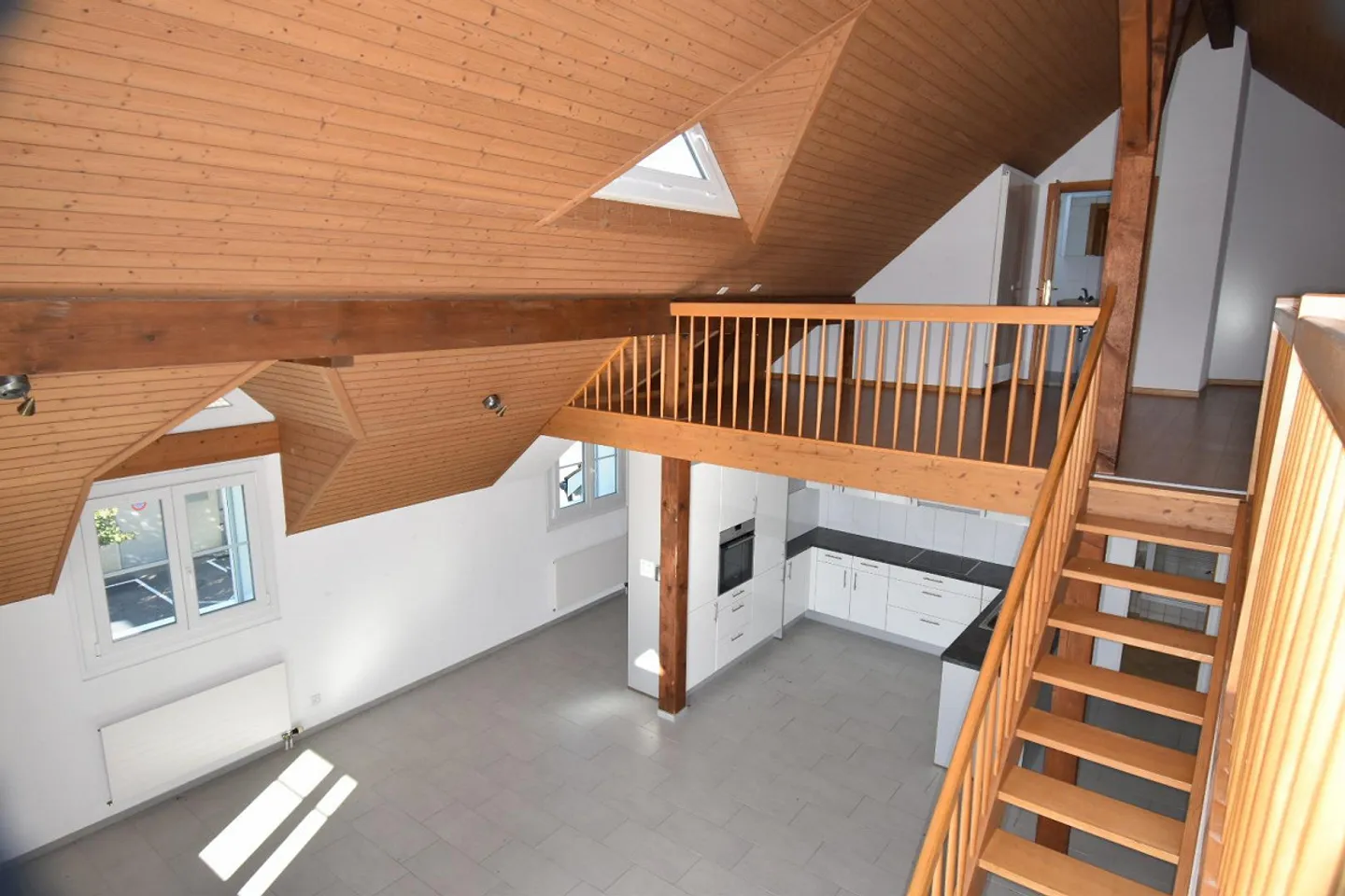 Charming Loft Apartment with Gallery - Photo 4 of 12