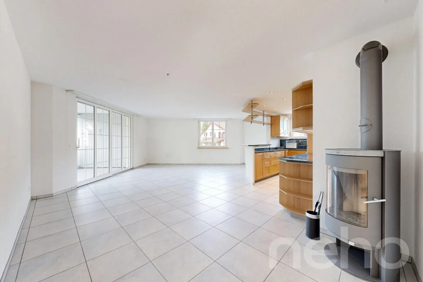 Appartement lumineux de 4,5 pièces avec balcon vitré - Photo 3 sur 11