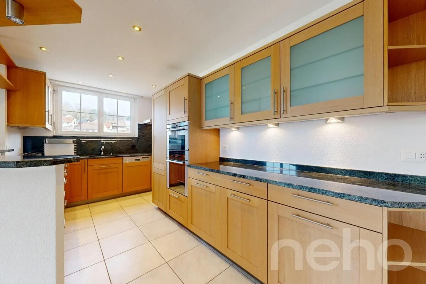 Appartement lumineux de 4,5 pièces avec balcon vitré - Photo 5 sur 11