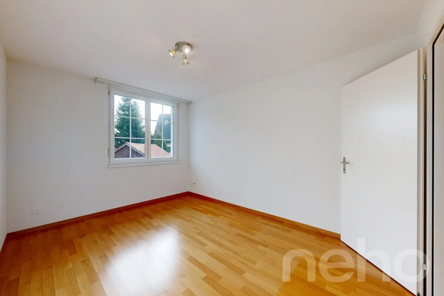 Appartement lumineux de 4,5 pièces avec balcon vitré - Photo 8 sur 11