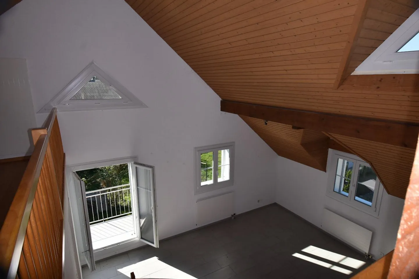 Charming Loft Apartment with Gallery - Photo 7 of 12