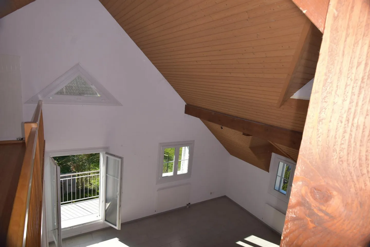 Charming Loft Apartment with Gallery - Photo 8 of 12