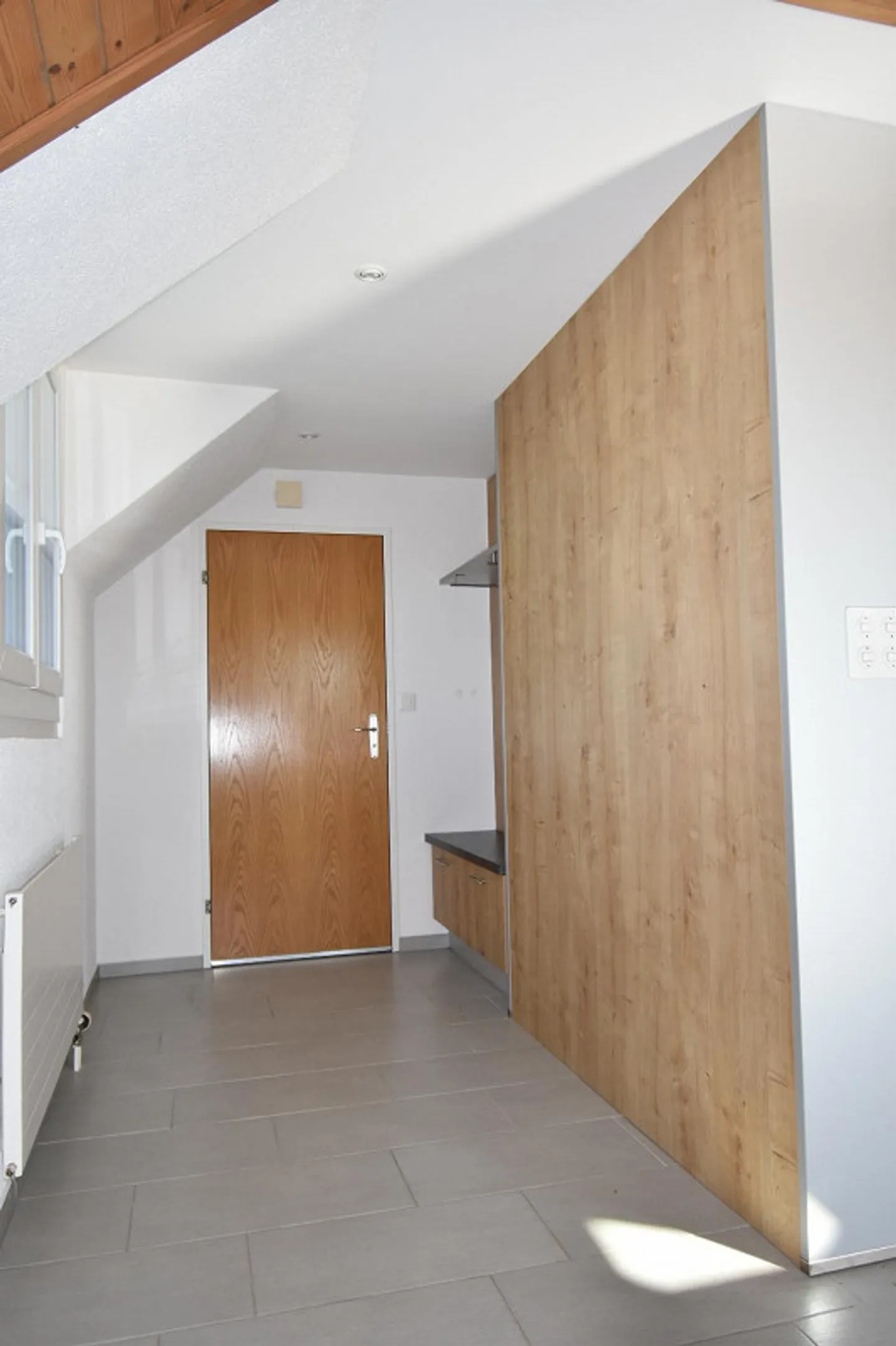 Charming Loft Apartment with Gallery - Photo 9 of 12