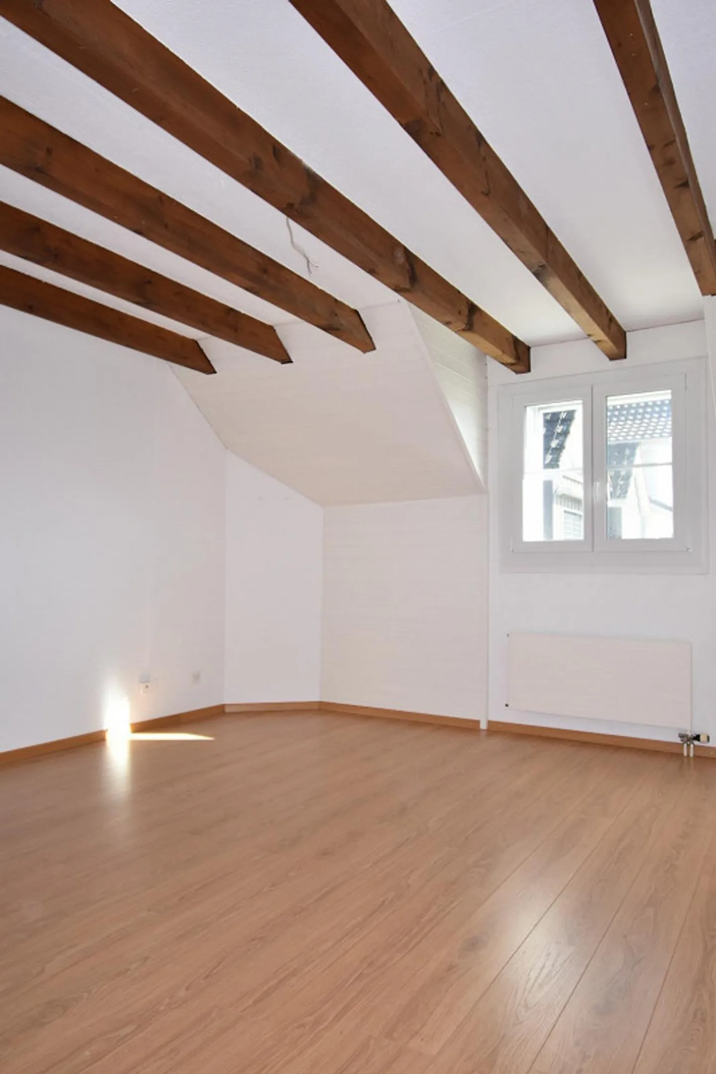 Charming Loft Apartment with Gallery - Photo 10 of 12