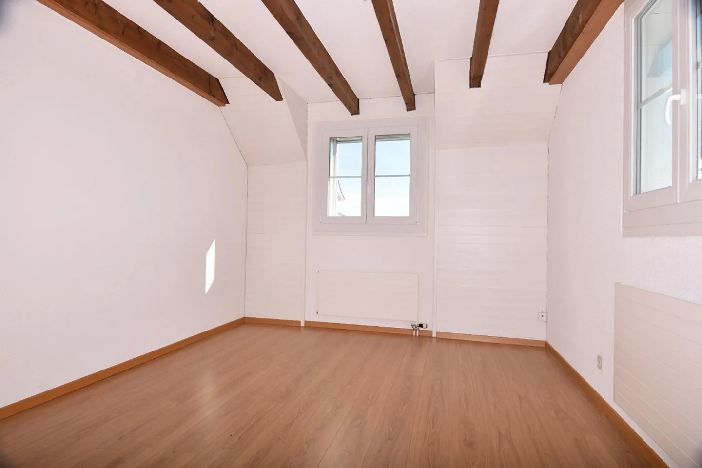 Charming Loft Apartment with Gallery - Photo 11 of 12