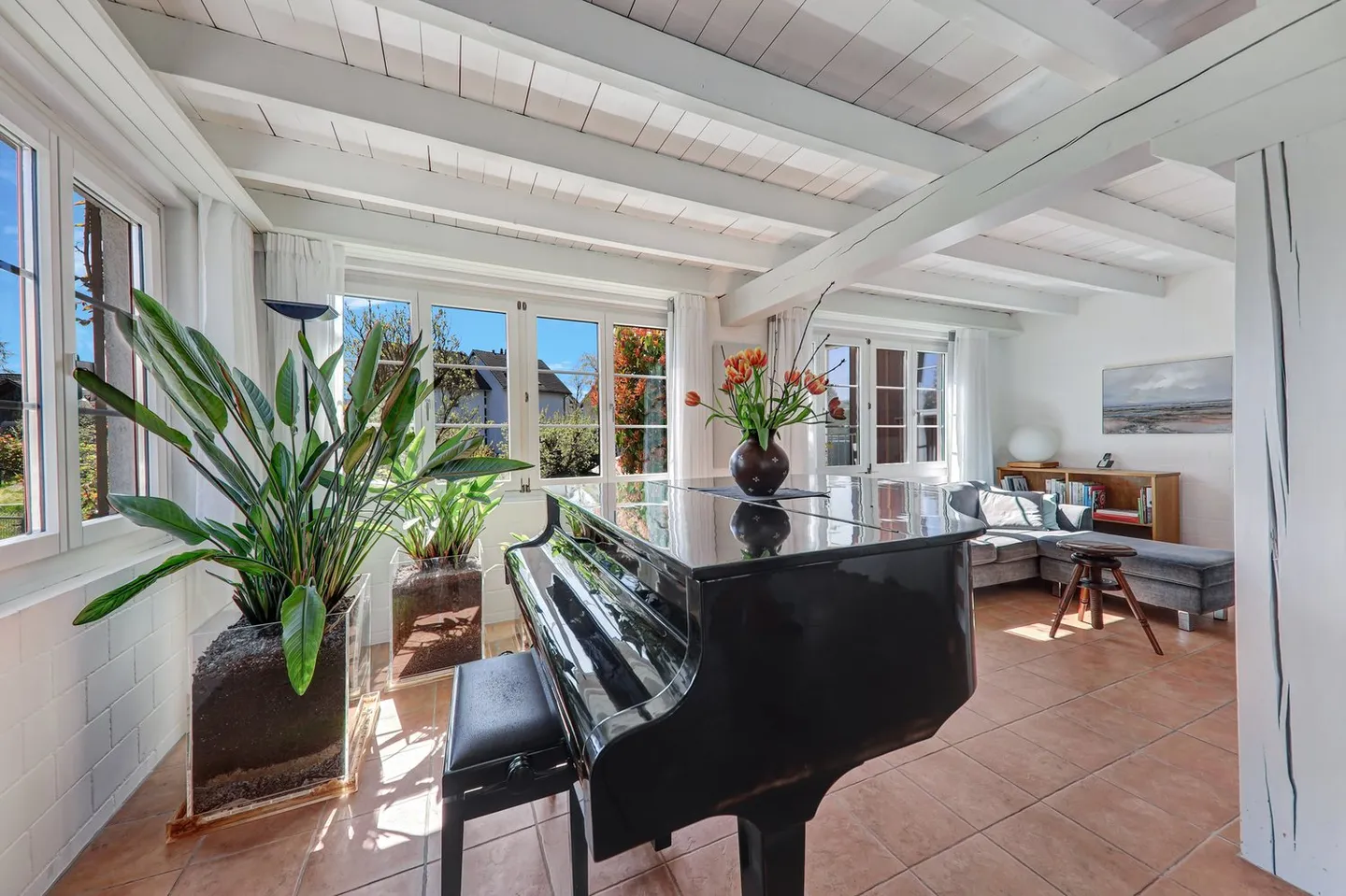 Idyllic garden with large biotope: Semi-detached 5.5-room single-family house - Photo 4 of 14