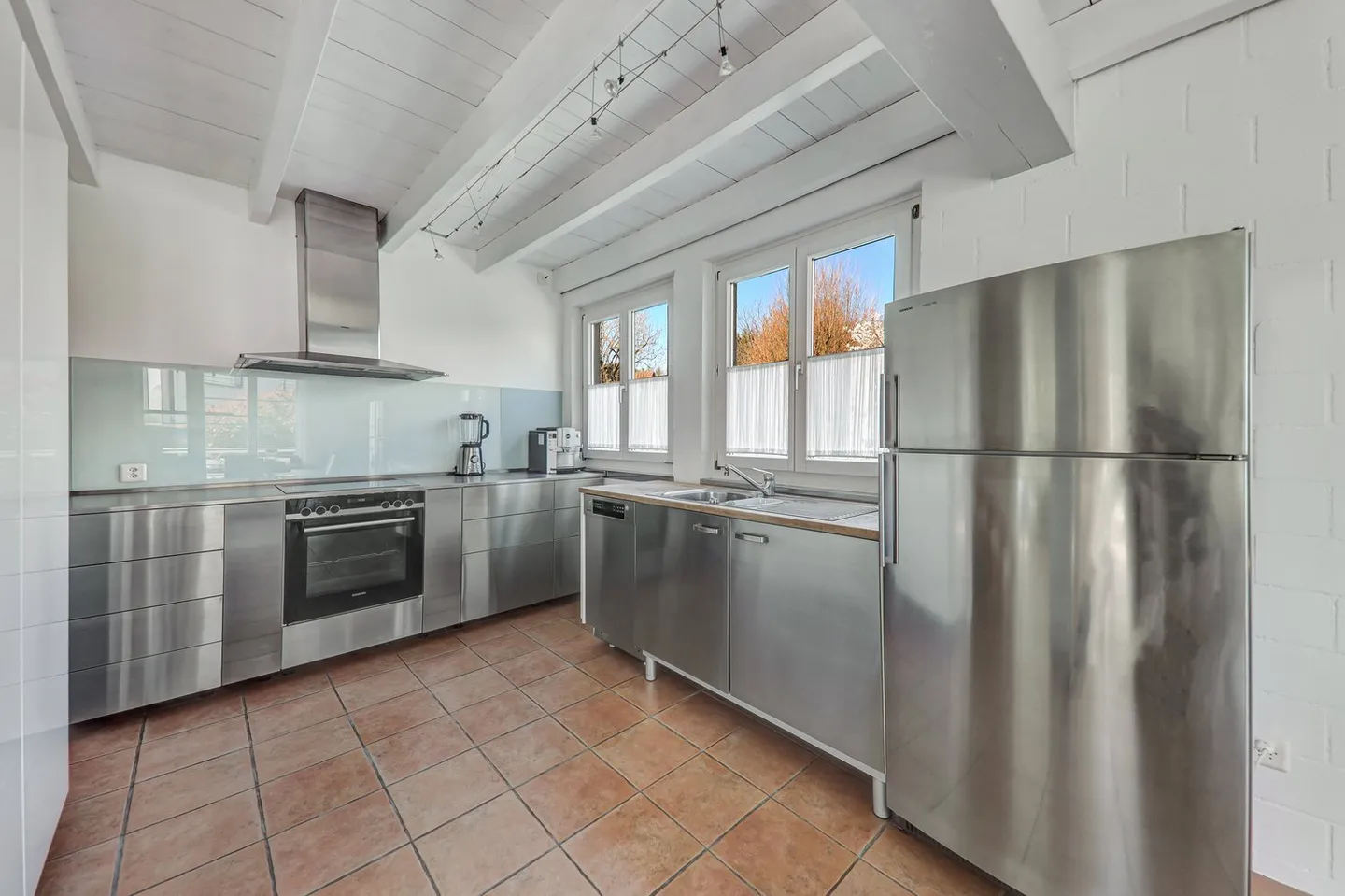 Idyllic garden with large biotope: Semi-detached 5.5-room single-family house - Photo 7 of 14