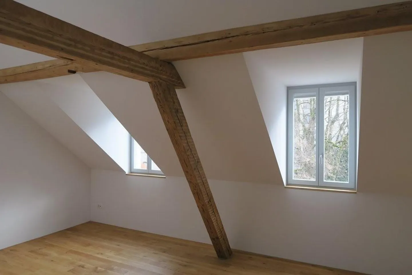 Stylish living in a central location - Photo 4 of 12