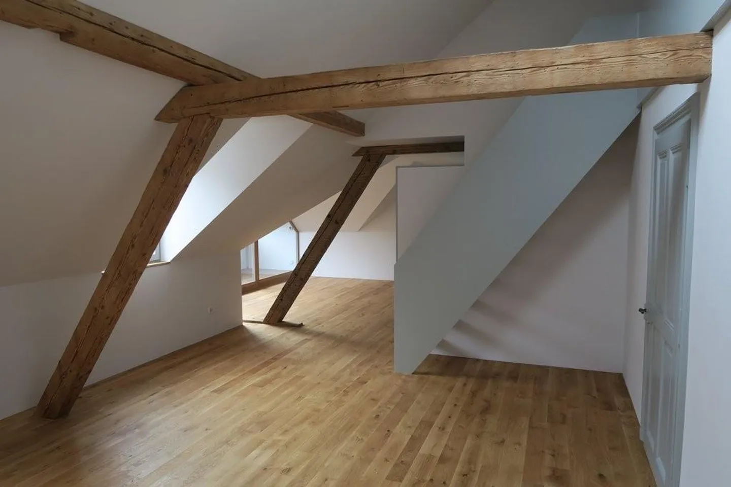 Stylish living in a central location - Photo 5 of 12