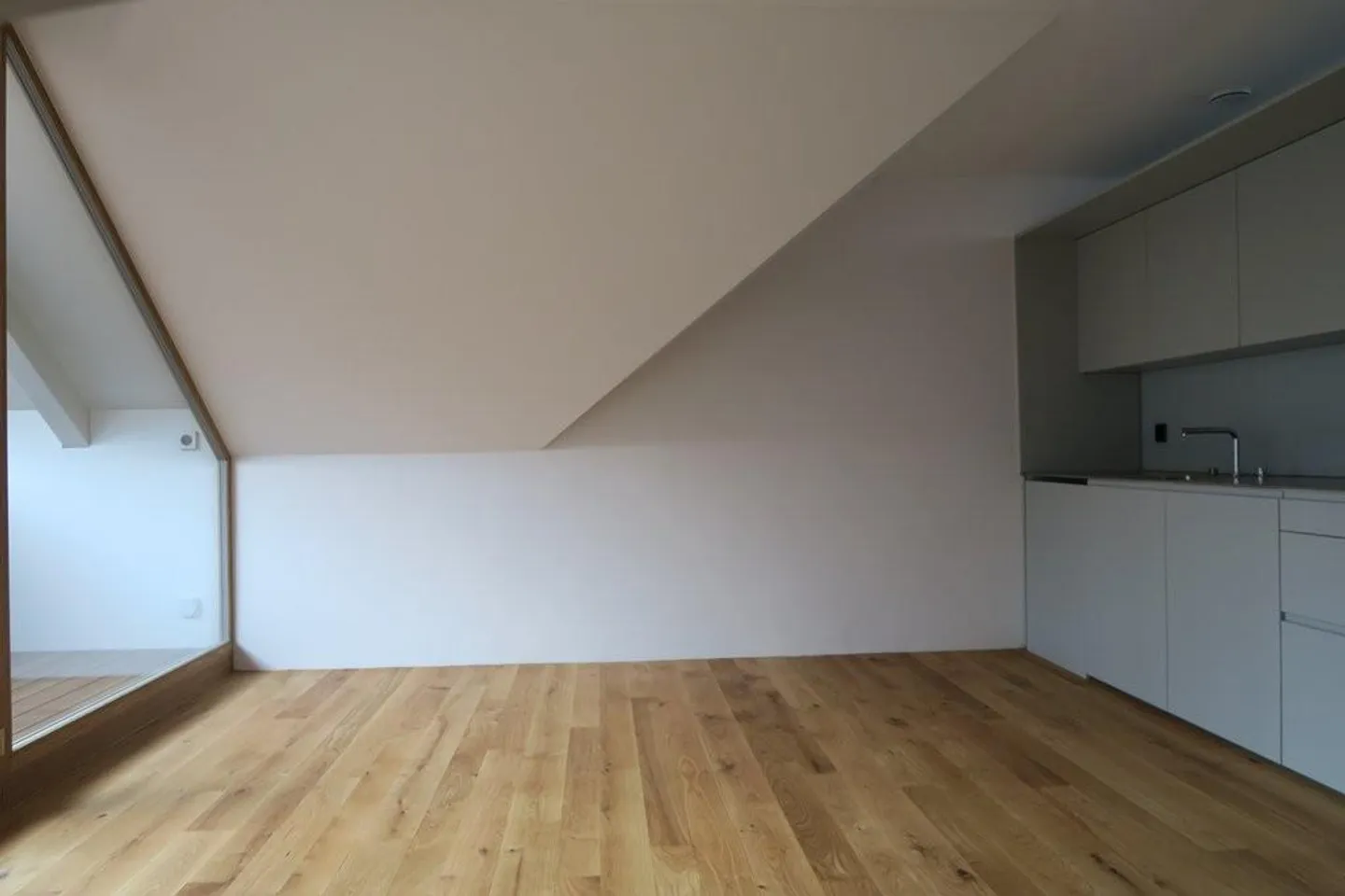 Stylish living in a central location - Photo 6 of 12