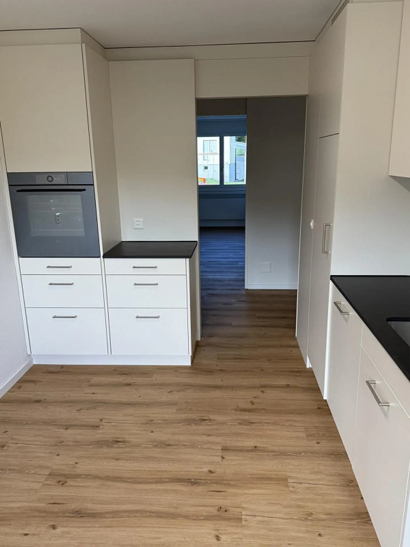 Renovierte Wohnung mit modernen Annehmlichkeiten - Foto 3 von 12