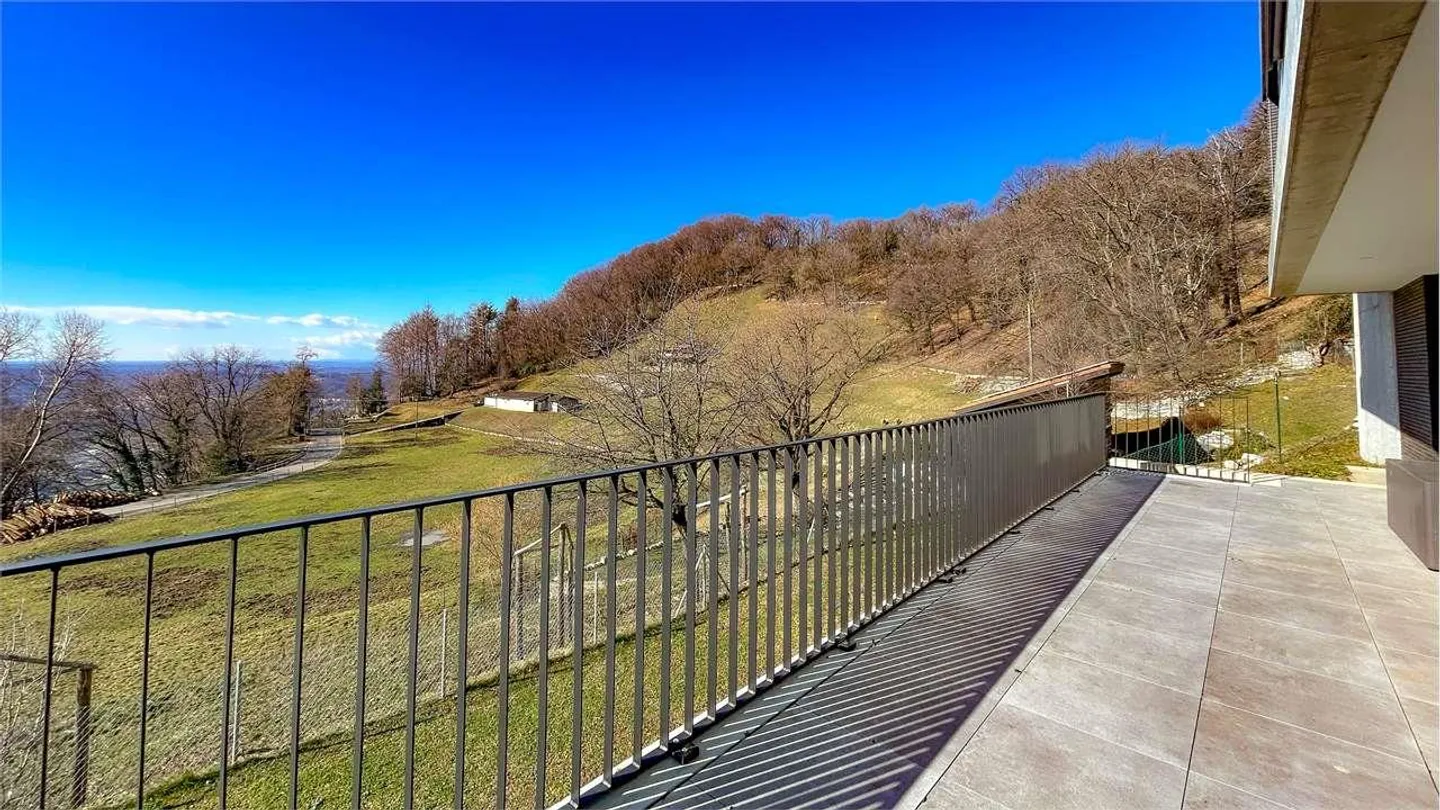 Villa moderne dans la verdure avec vue dégagée - Photo 12 sur 13