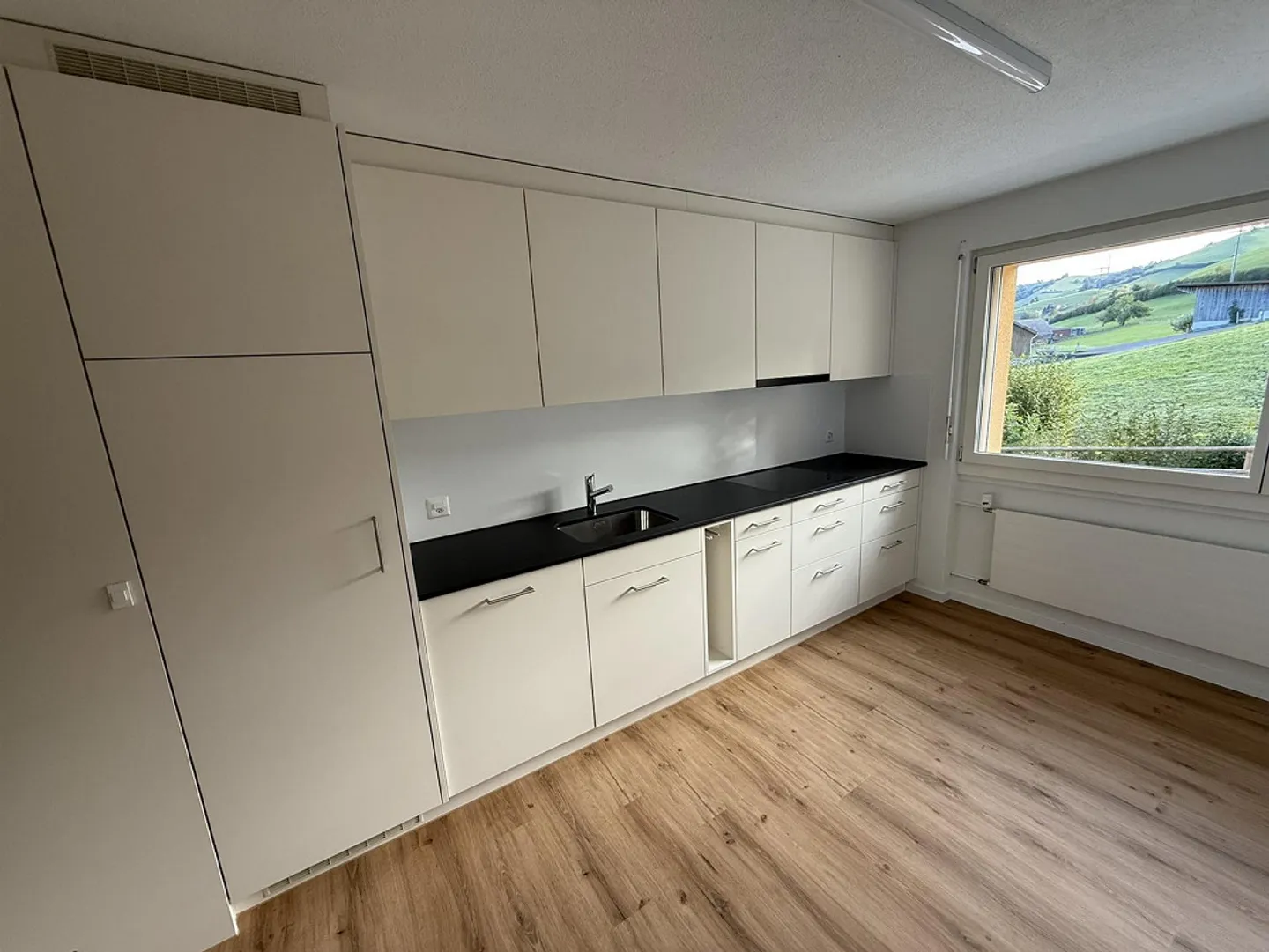Renovierte Wohnung mit modernen Annehmlichkeiten - Foto 1 von 12