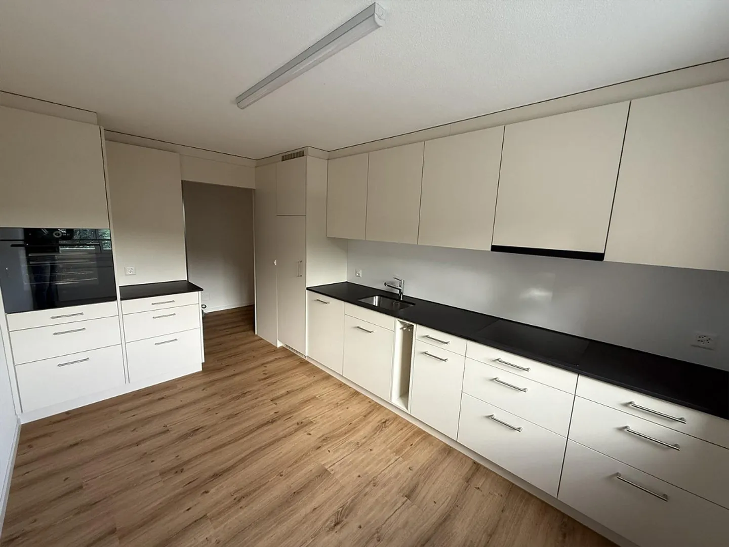 Renovierte Wohnung mit modernen Annehmlichkeiten - Foto 2 von 12