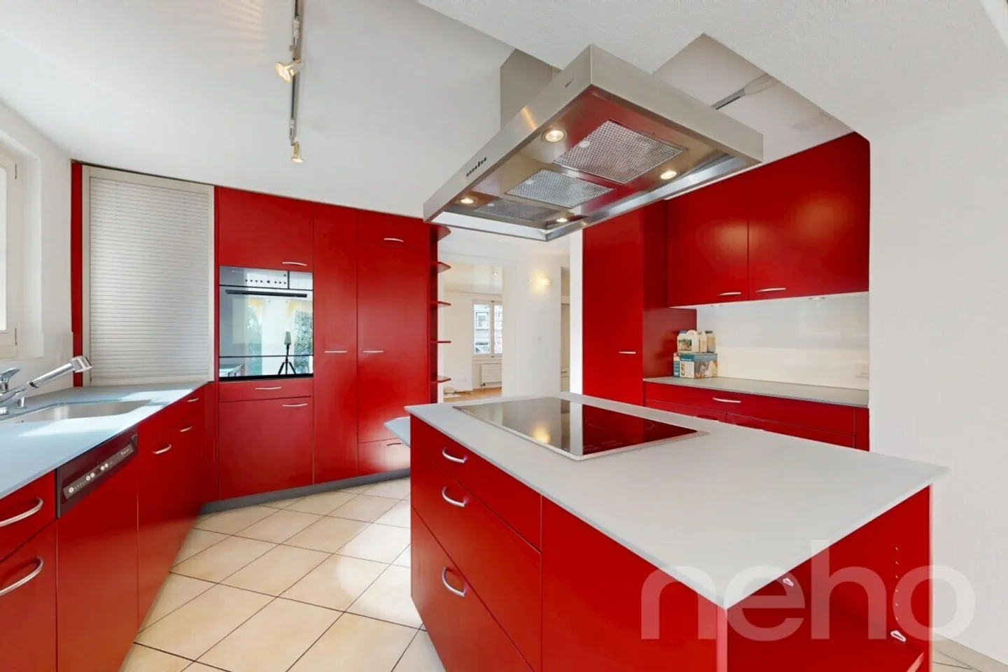 Spacious Family Home with Garden - Photo 2 of 12