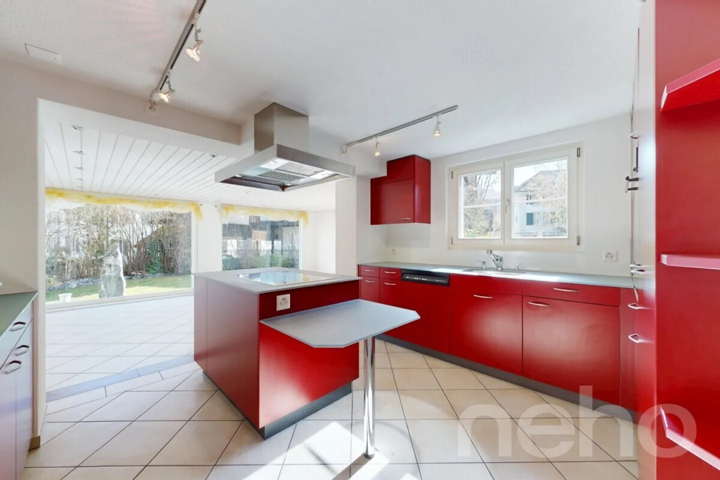 Spacious Family Home with Garden - Photo 3 of 12