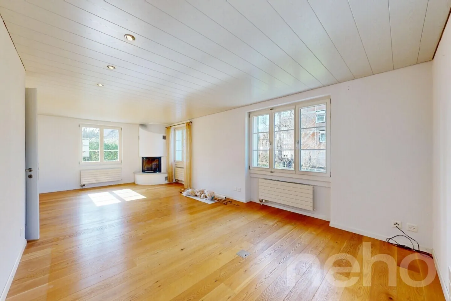 Spacious Family Home with Garden - Photo 5 of 12