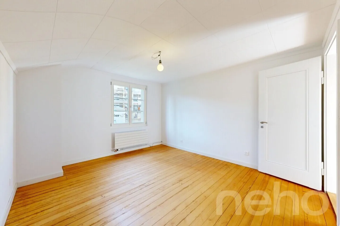 Spacious Family Home with Garden - Photo 8 of 12