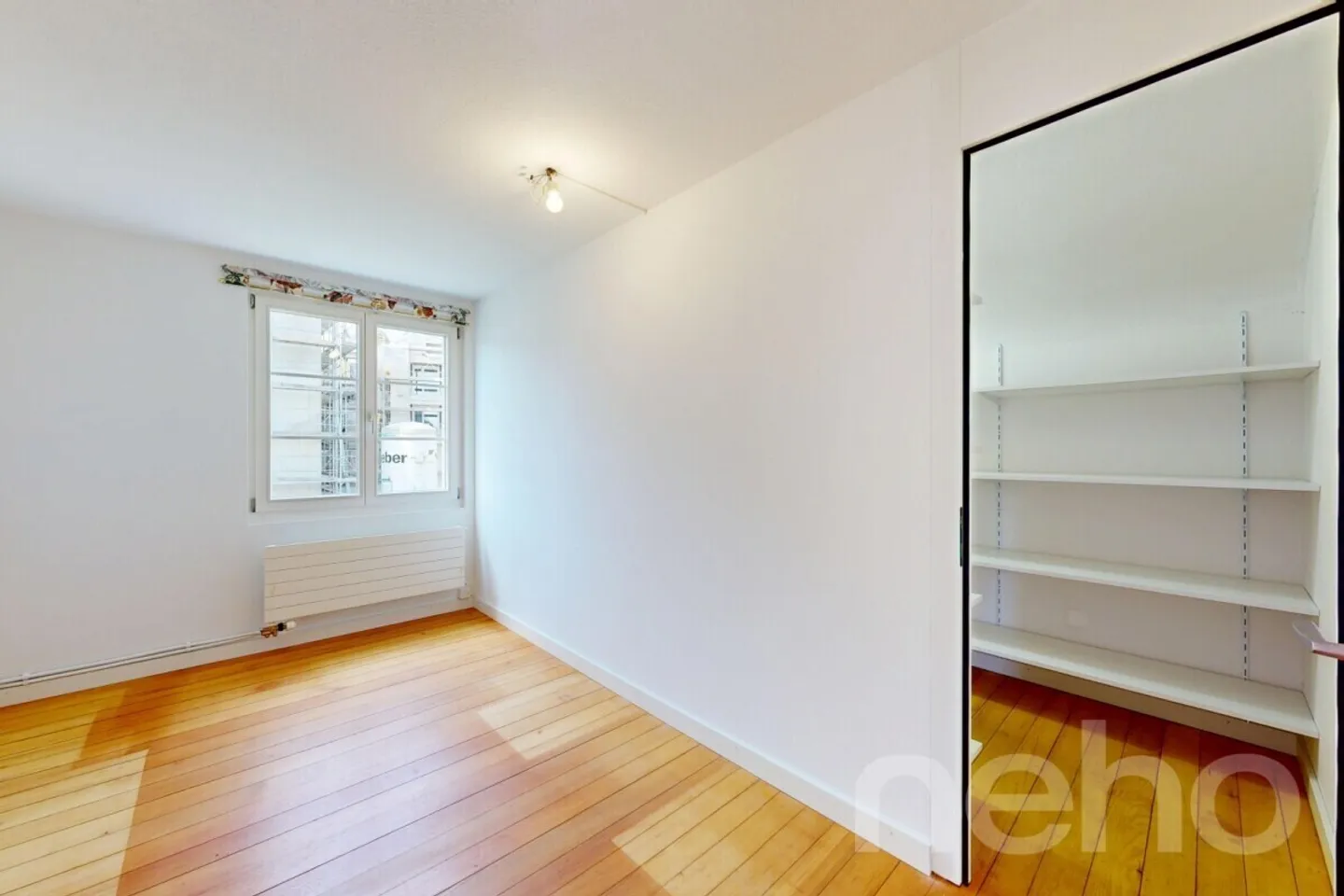 Spacious Family Home with Garden - Photo 10 of 12