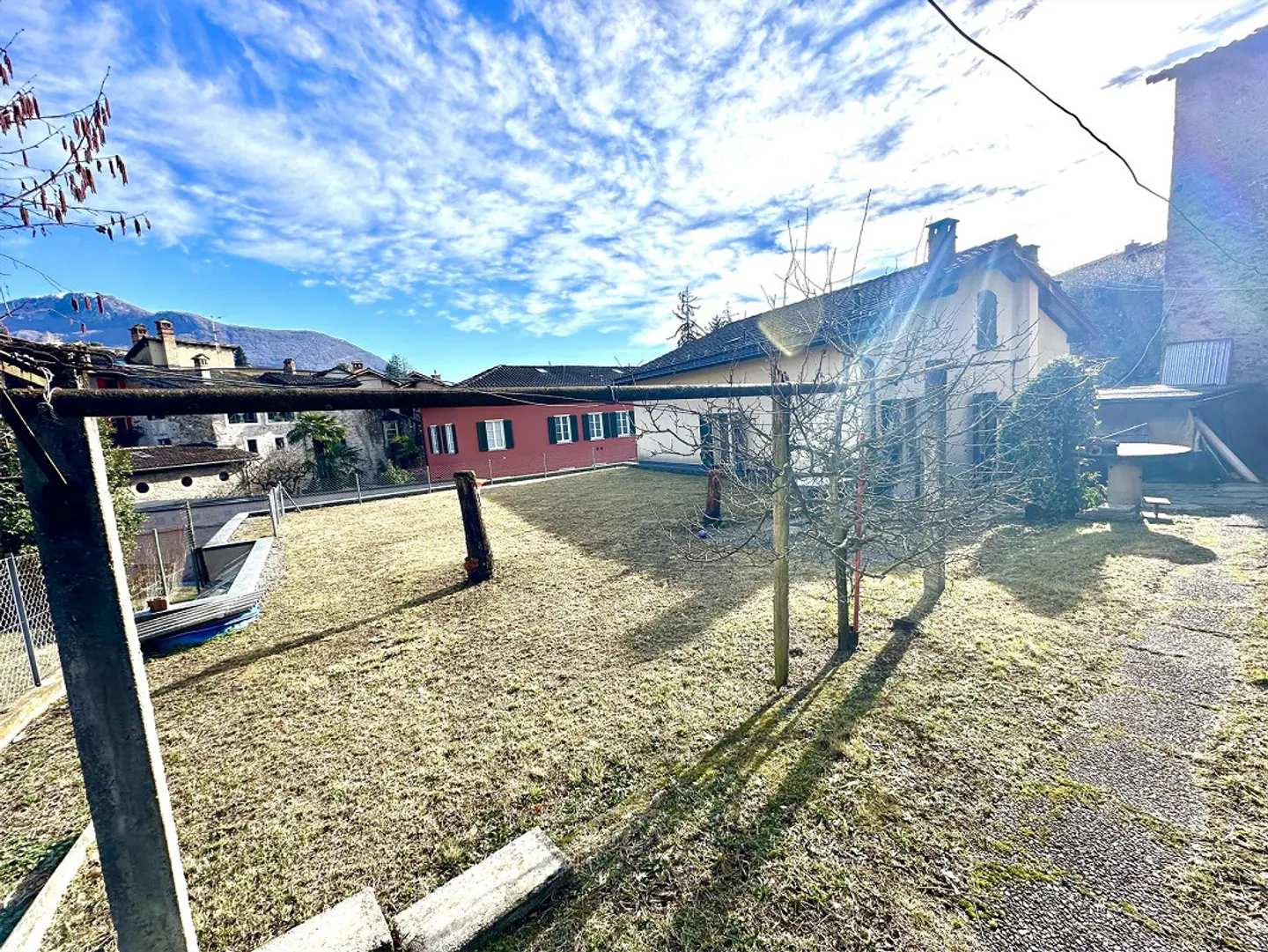 Wunderschönes freistehendes Haus mit 7,5 Zimmern und Garten in Cureglia - Foto 13 von 15