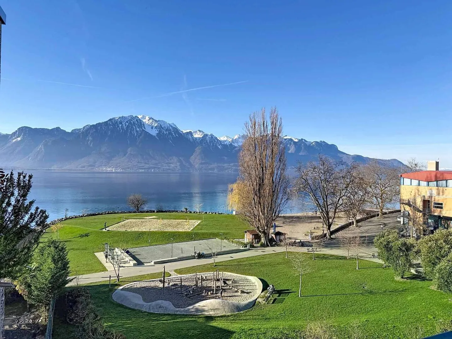 Große Penthousewohnung mit 2,5 Zimmern am See - Foto 1 von 8