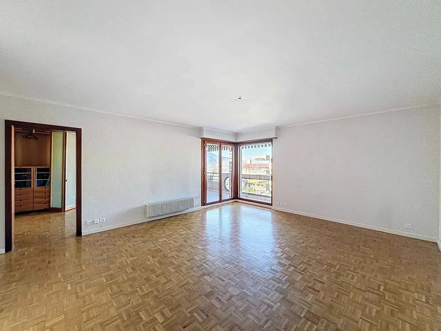 Große Penthousewohnung mit 2,5 Zimmern am See - Foto 3 von 8