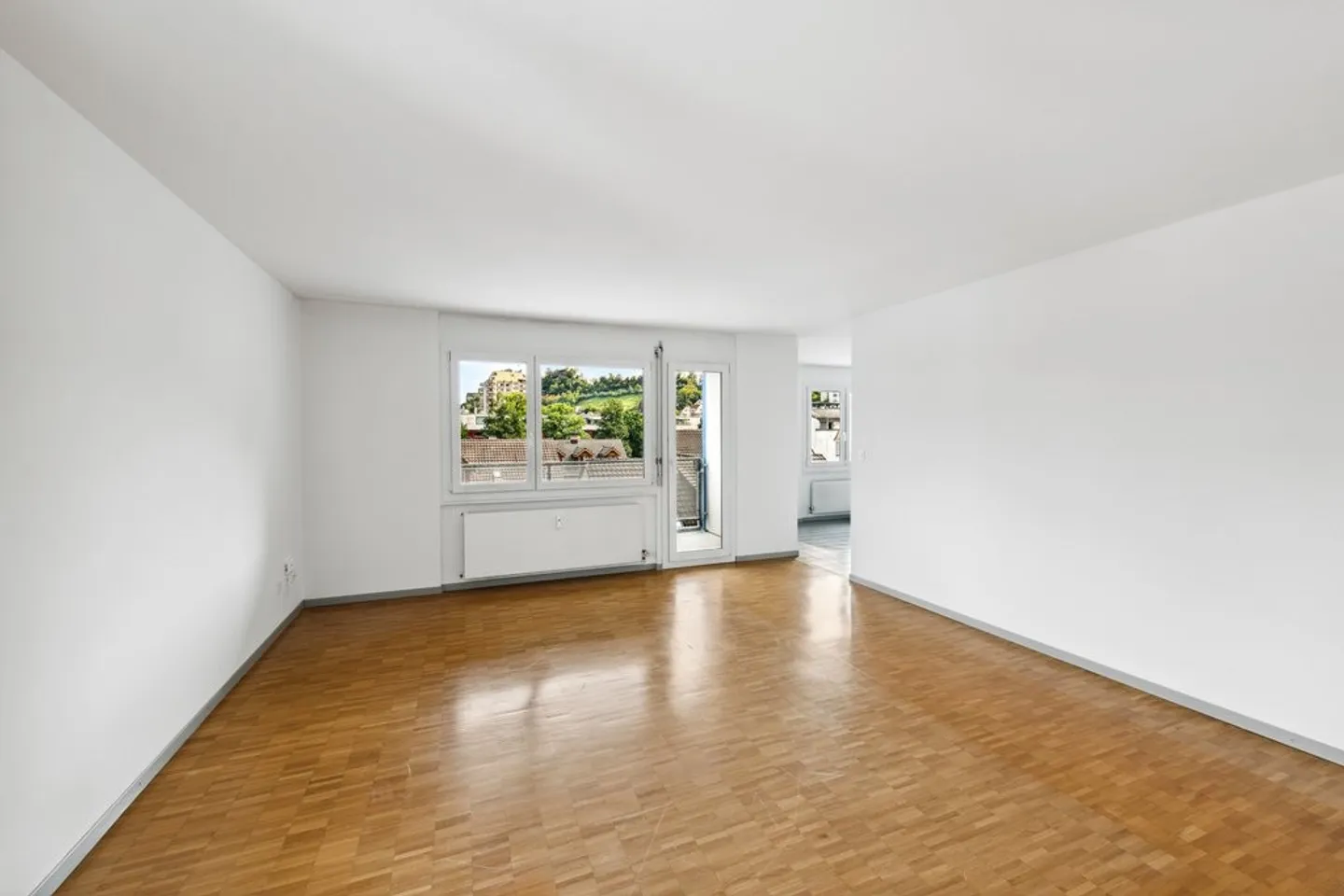 Appartement spacieux 4.5 pièces - Photo 2 sur 7