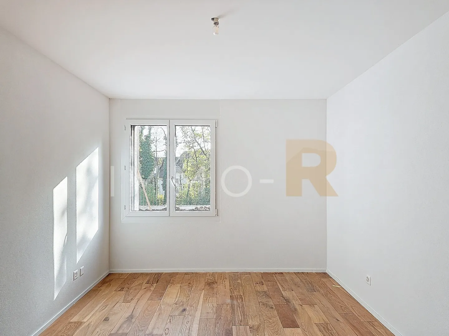 Appartement de deux pièces et demie avec nouveau jardin - Photo 5 sur 7