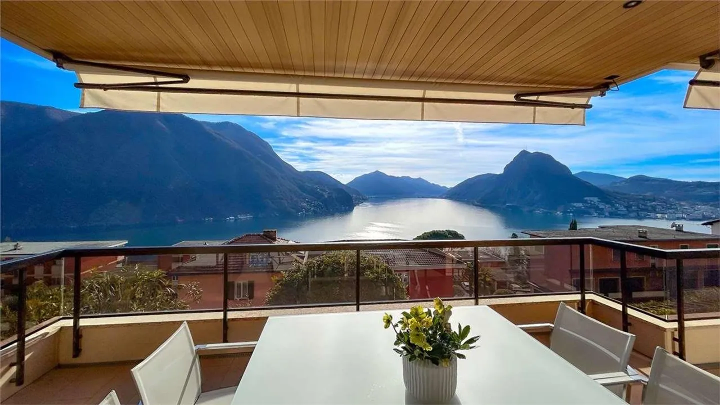 LUGANO - SPLENDIDE 4,5 PIÈCES AVEC VUE SUR LE LAC - Photo 1 sur 10
