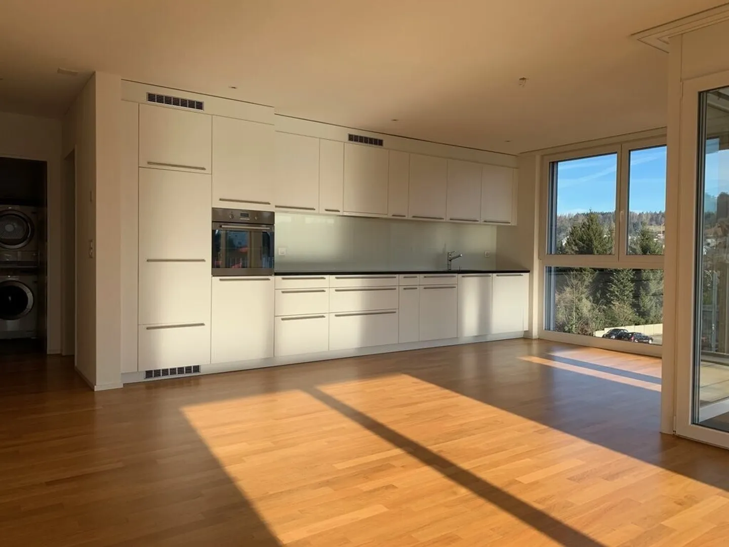 Appartement lumineux avec loggia confortable - Photo 4 sur 6