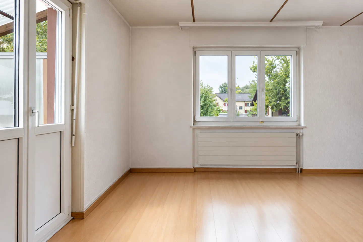 FREISTEHENDES HAUS MIT ZWEI WOHNUNGEN UND POTENZIAL - Photo 3 of 14