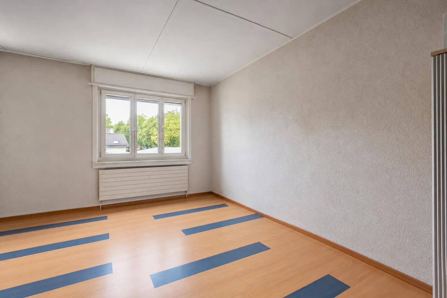 FREISTEHENDES HAUS MIT ZWEI WOHNUNGEN UND POTENZIAL - Photo 4 of 14