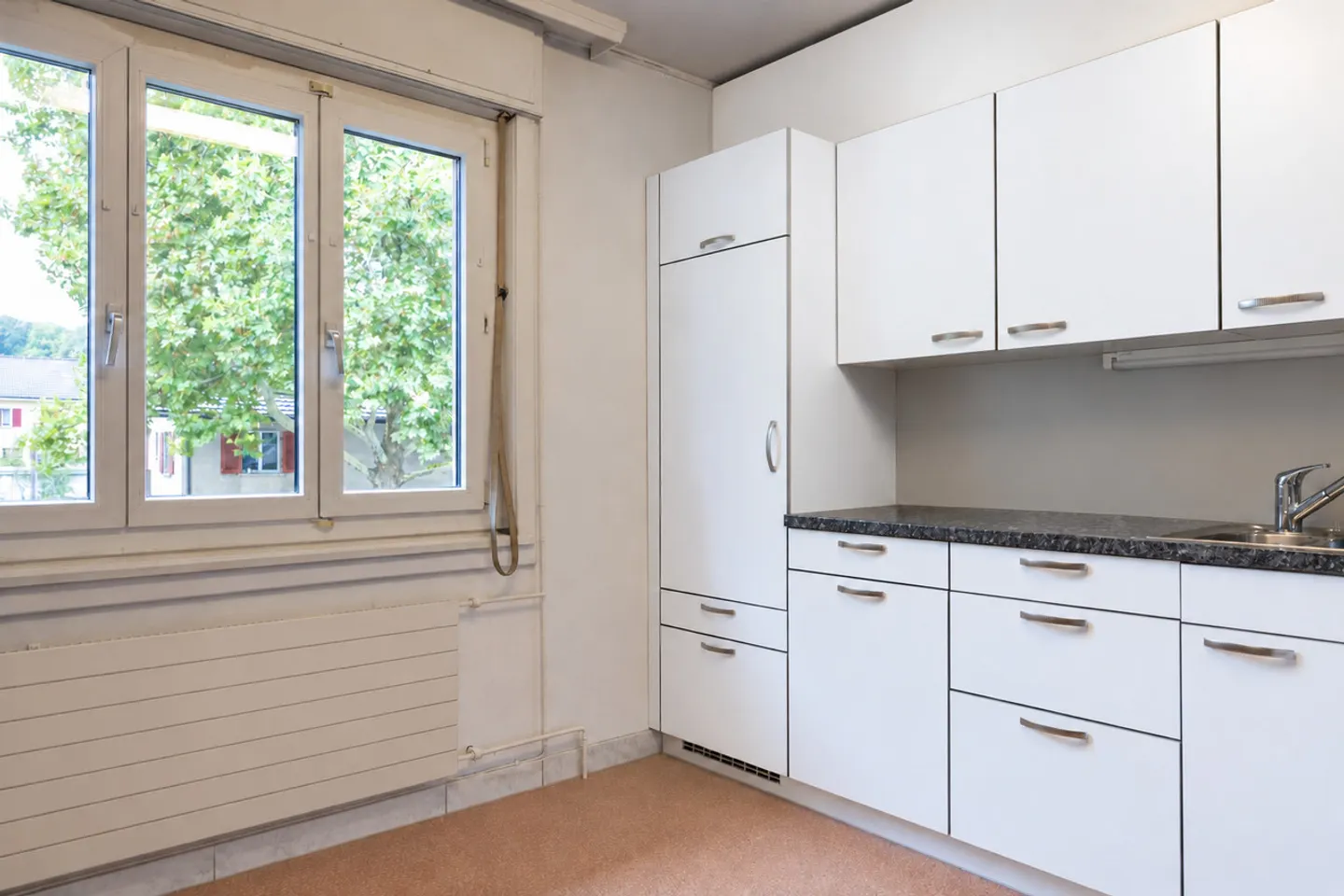 FREISTEHENDES HAUS MIT ZWEI WOHNUNGEN UND POTENZIAL - Photo 6 of 14
