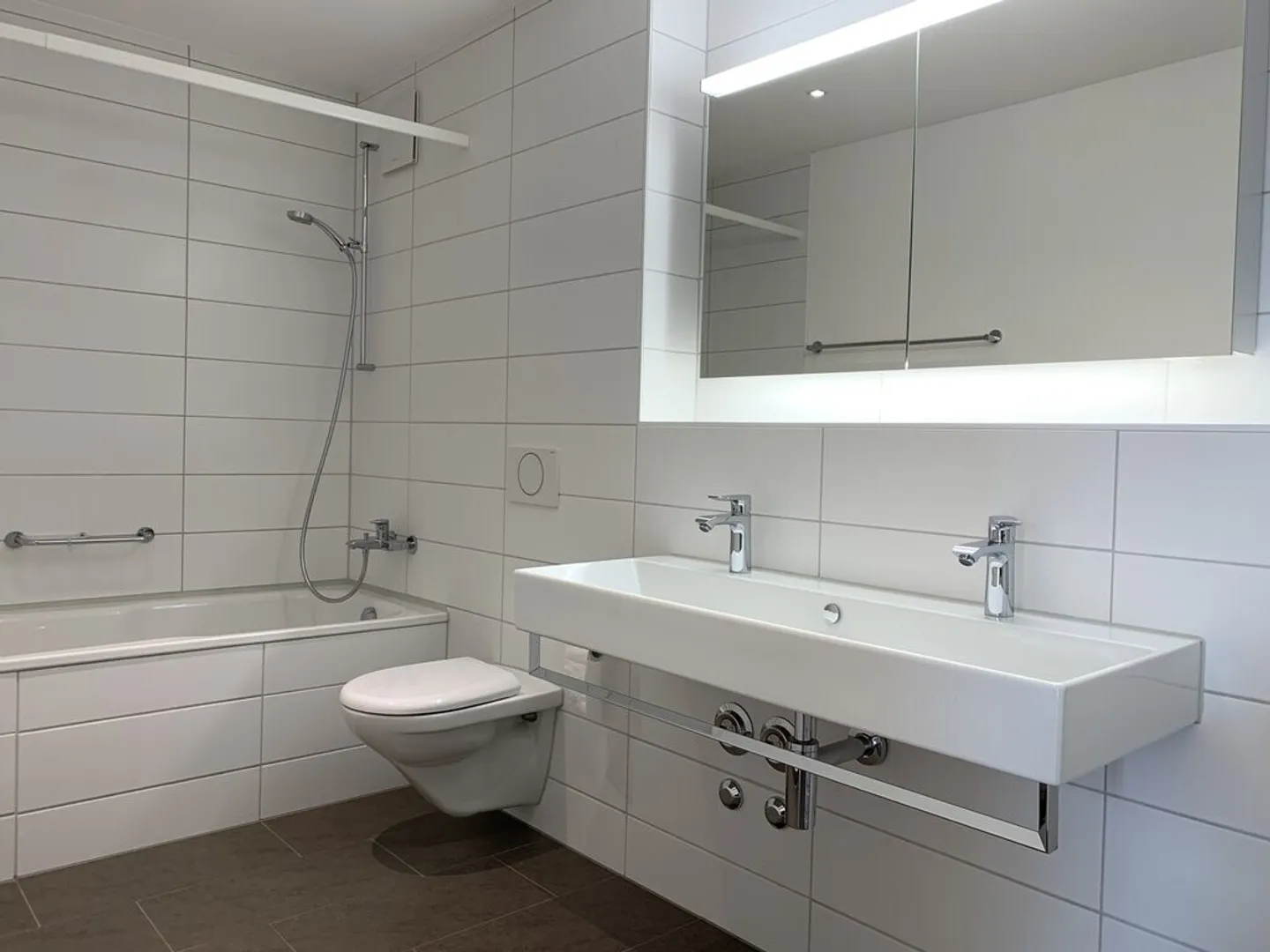 Appartement lumineux avec loggia confortable - Photo 5 sur 6