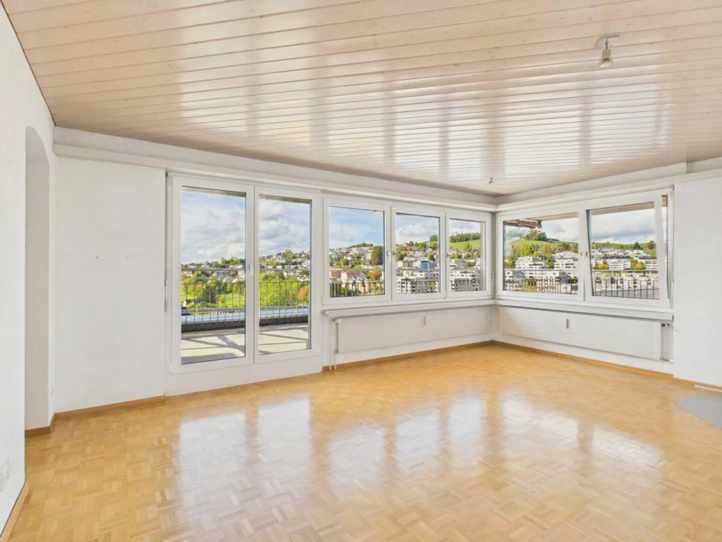 2.5-room penthouse apartment with wonderful views - Photo 4 of 25