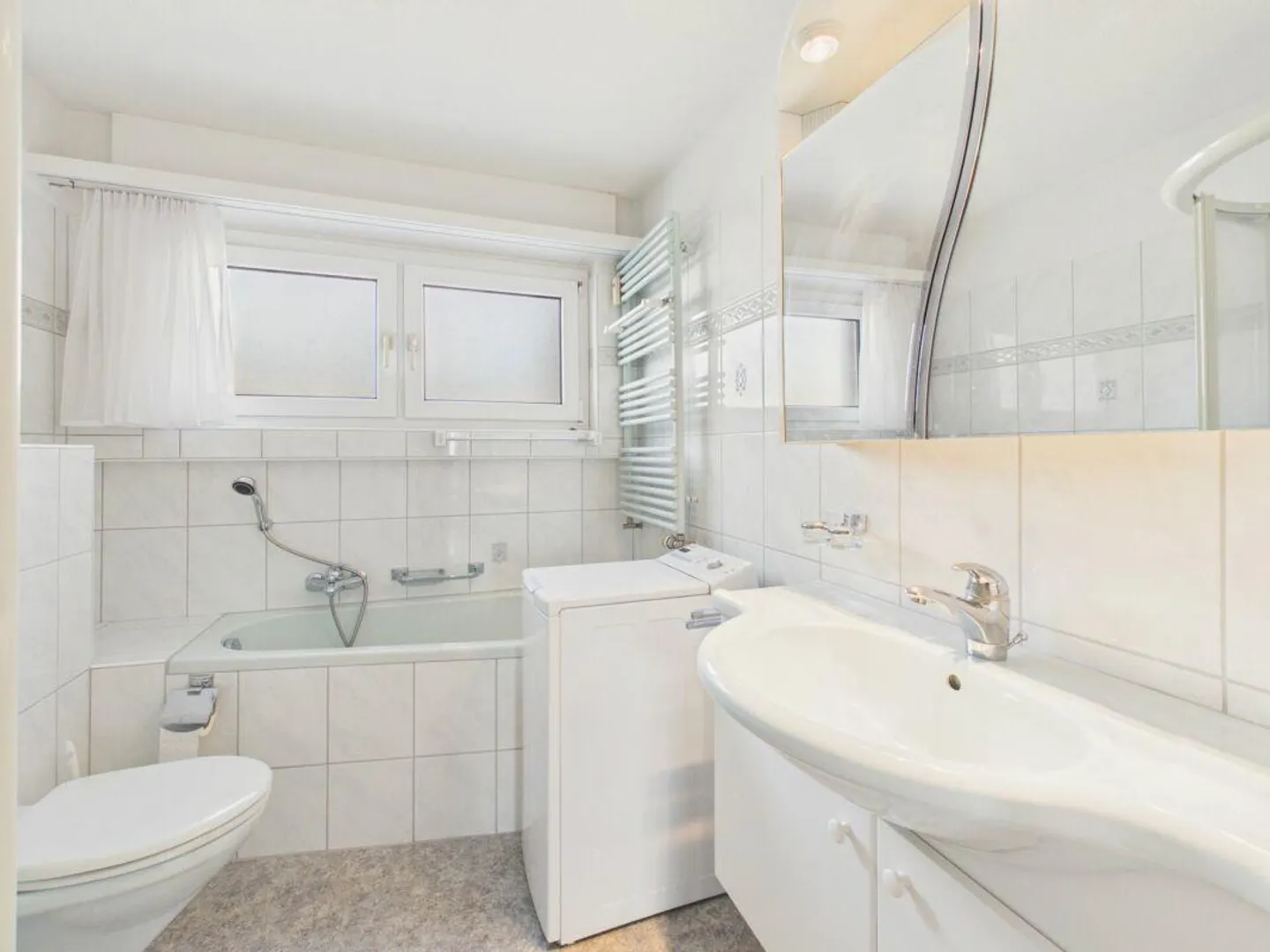2.5-room penthouse apartment with wonderful views - Photo 7 of 25