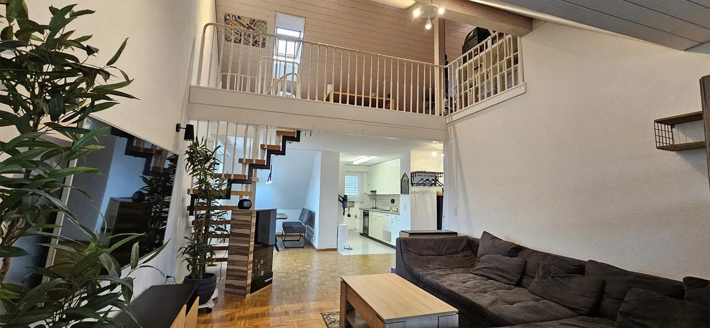 Spacious & Affordable Attic Apartment with Gallery in Winterthur - Photo 2 of 9