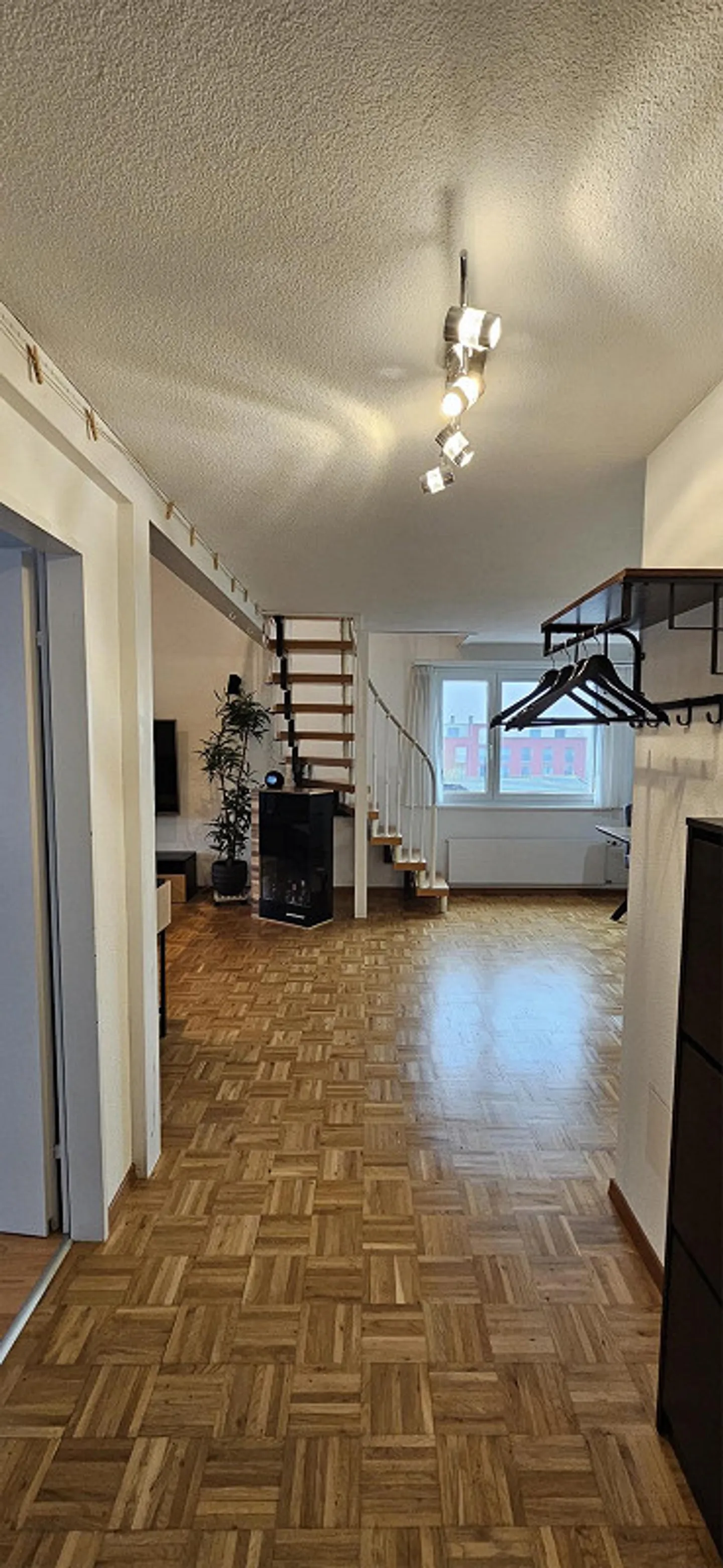 Spacious & Affordable Attic Apartment with Gallery in Winterthur - Photo 7 of 9