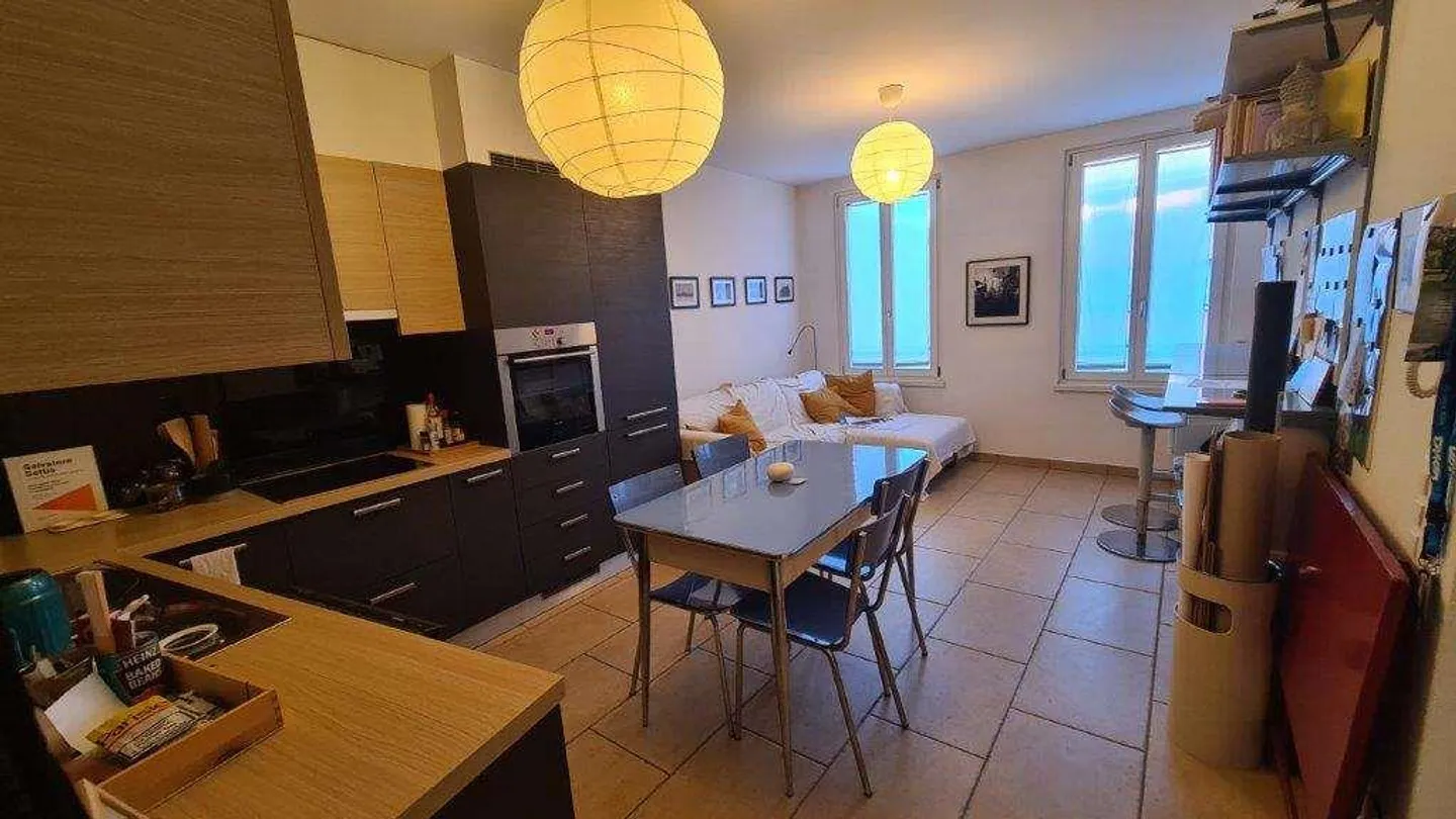 MENDRISIO CENTRE : BIEN ADAPTÉ 2.5 PIÈCES DANS UNE ZONE PIÉTONNE - Photo 1 sur 6