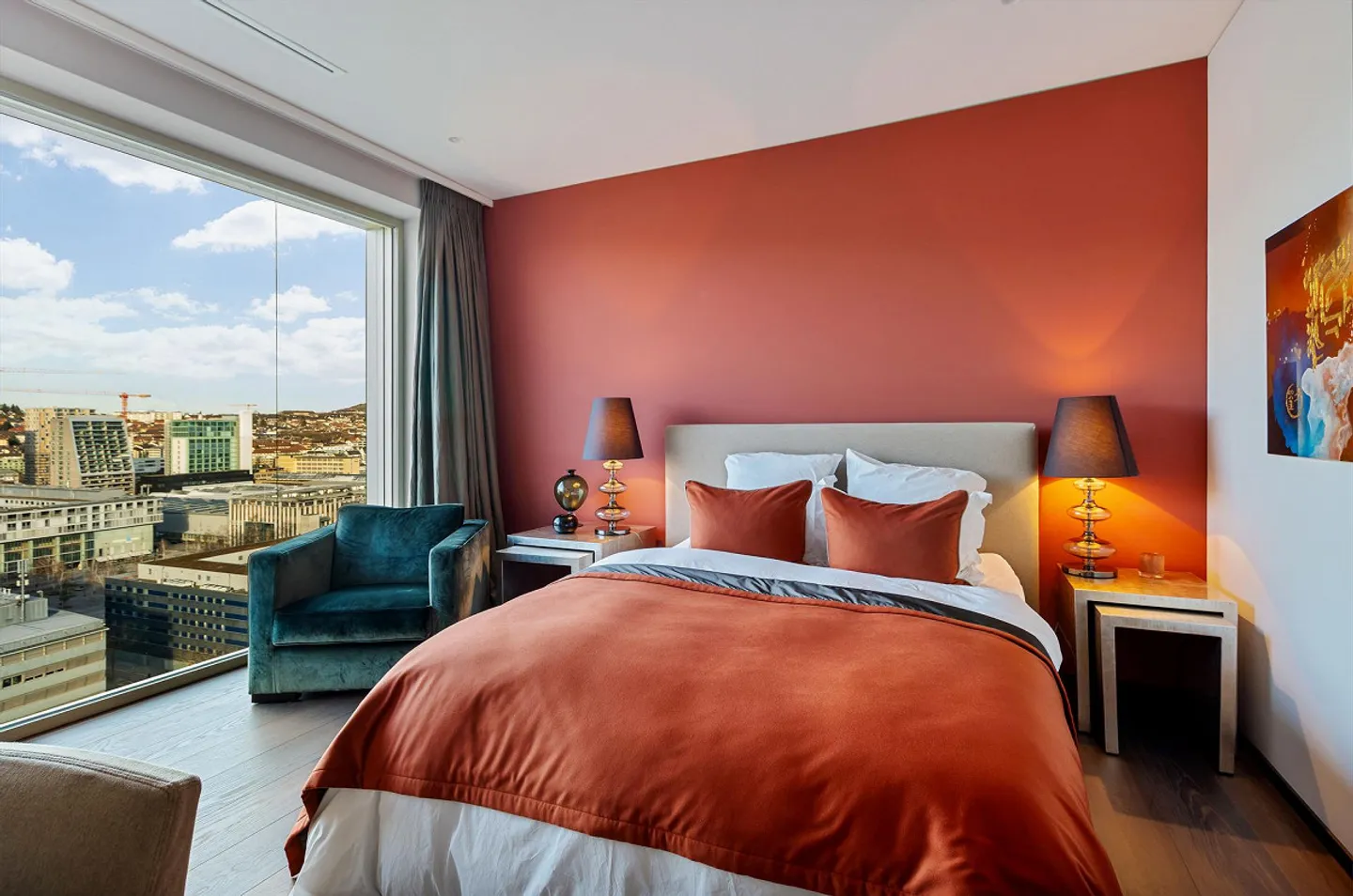 Vie exclusive au-dessus des toits de la ville - Photo 3 sur 4