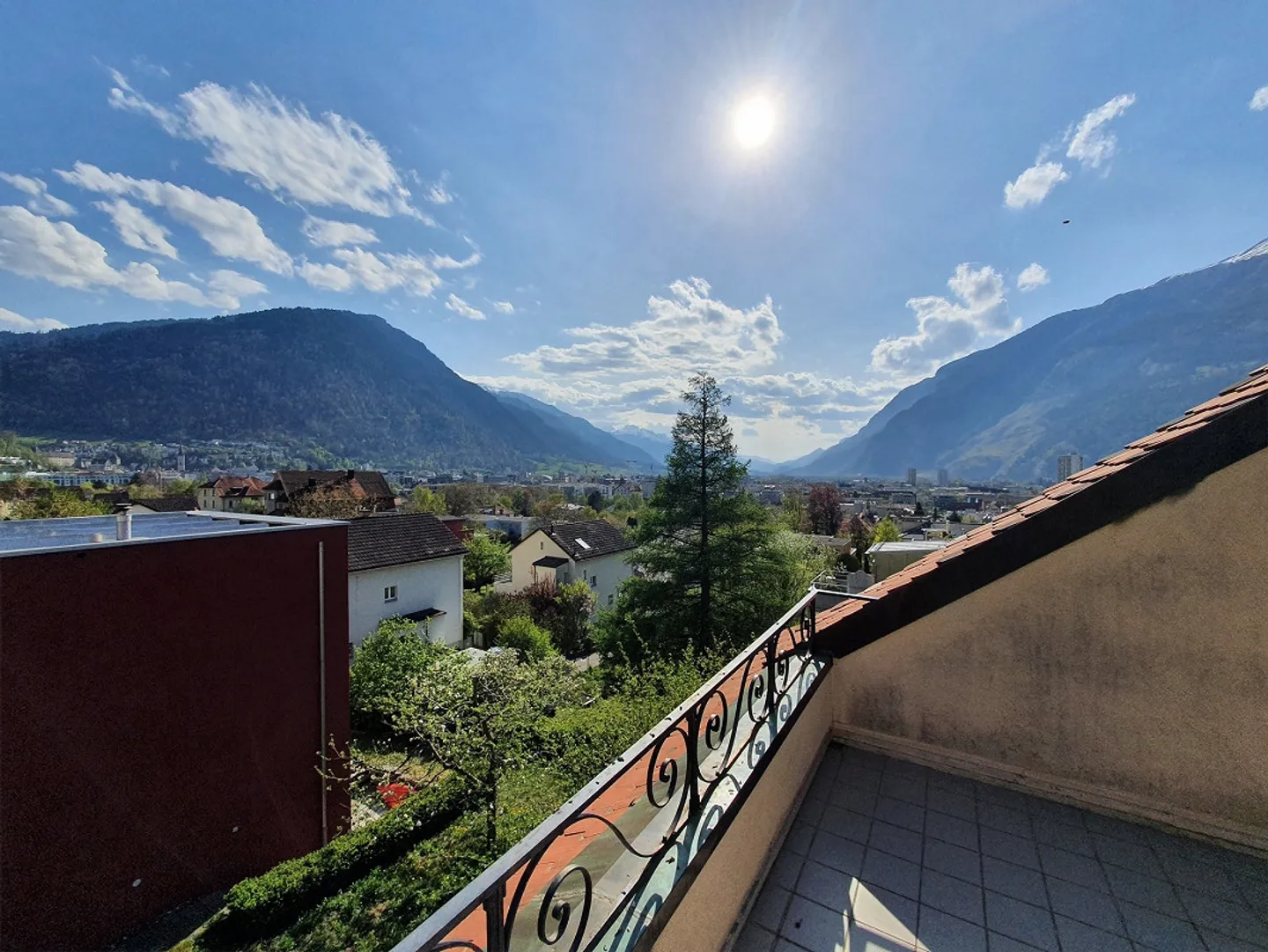 Charmant appartement mansardé avec terrasse dans un environnement verdoyant - Photo 1 sur 18