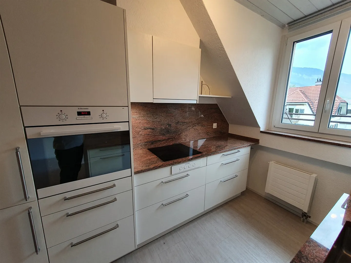 Charmant appartement mansardé avec terrasse dans un environnement verdoyant - Photo 8 sur 18