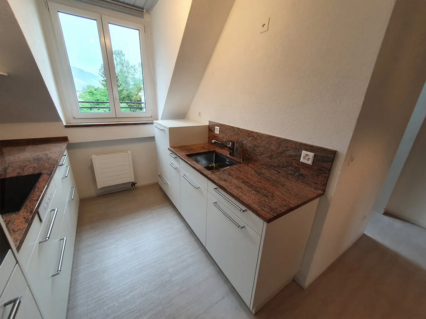 Charmant appartement mansardé avec terrasse dans un environnement verdoyant - Photo 10 sur 18