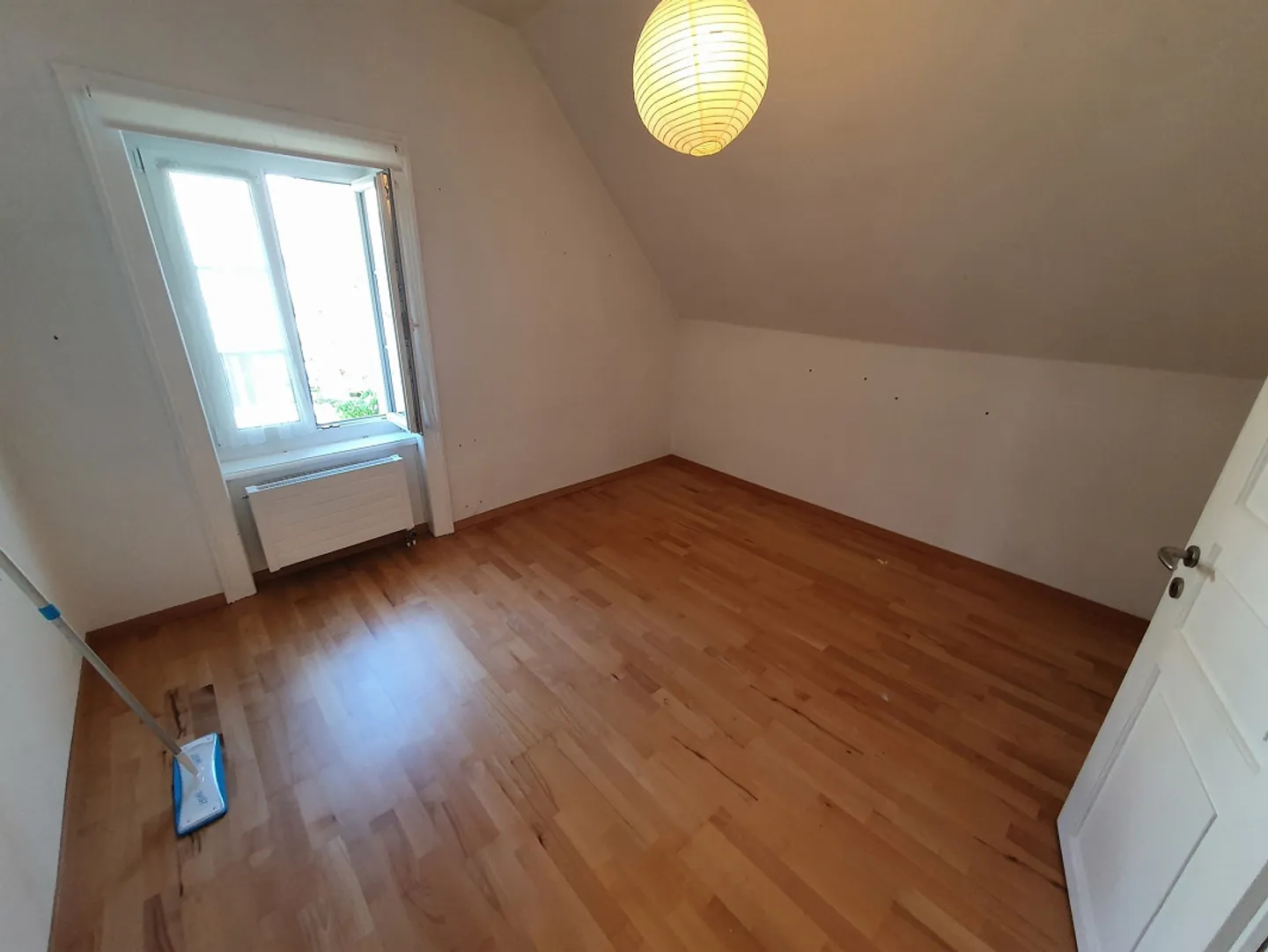 Charmant appartement mansardé avec terrasse dans un environnement verdoyant - Photo 12 sur 18