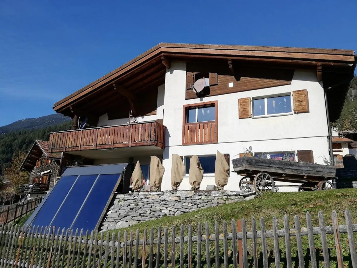 Rückzugsort in den Bergen – Wohnen, Erholen und Vermieten vereint - Foto 2 di 11