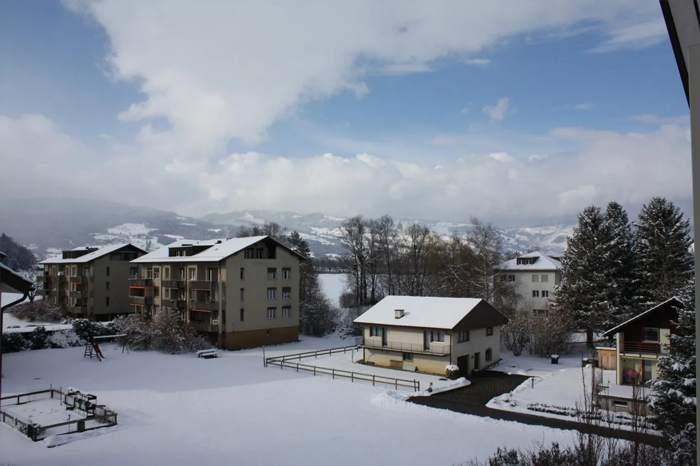 Traumhafte 2.5-ZDWG an ruhiger Lage mit atemberaubender Aussicht - Foto 5 von 5