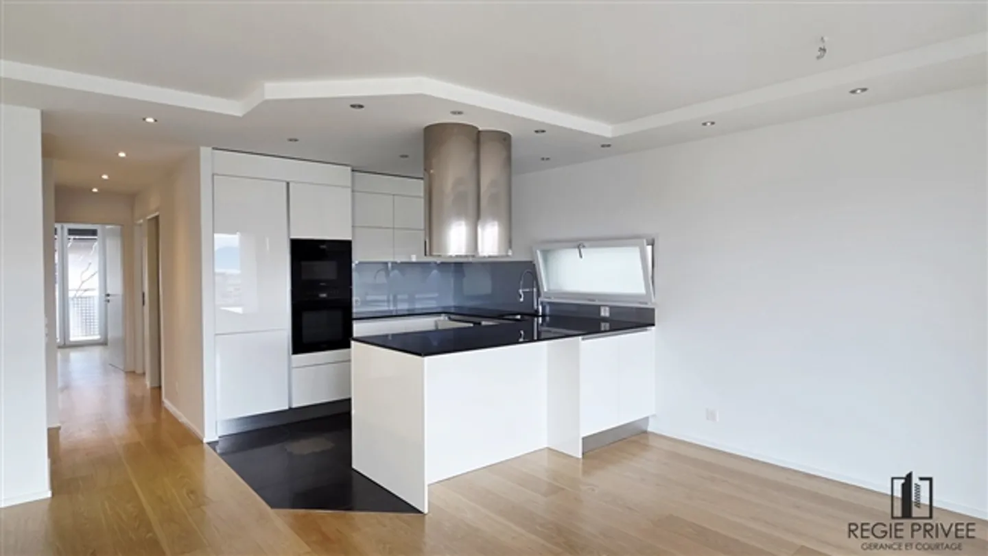 Spacious 4.5-room apartment with balcony - Photo 1 of 12