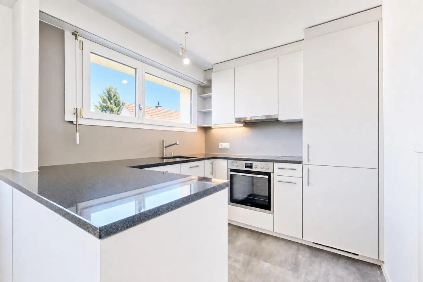 Appartamento moderno 3.5 locali con balcone, cantina, soffitta, lavatrice e posto auto - Foto 1 di 13