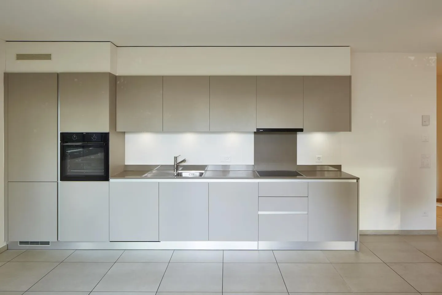 Modern Attic in Tranquil Area - Photo 3 of 12