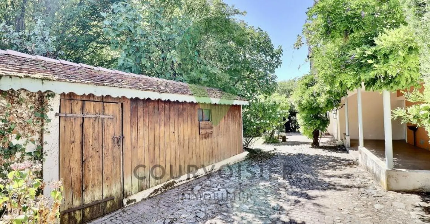 Character home with 2 apartments and great potential for development - Photo 11 of 12